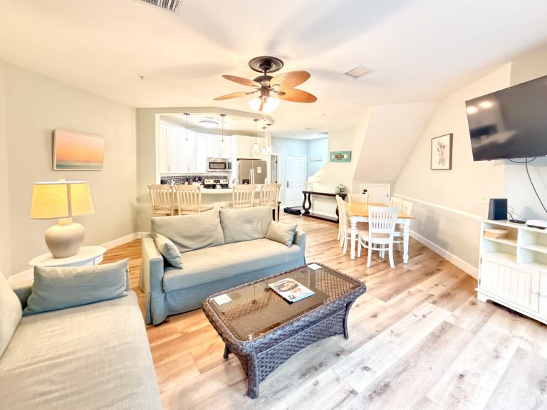 Ocean Breeze - Walk to Beach 3BR Lagoon View Villa