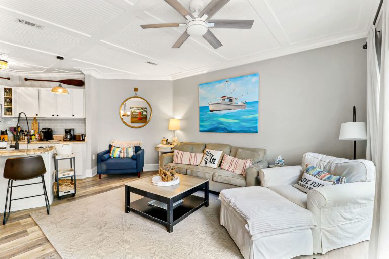 Pet-Friendly 3BR Villa w/ 4 Bikes - Walk to Beach